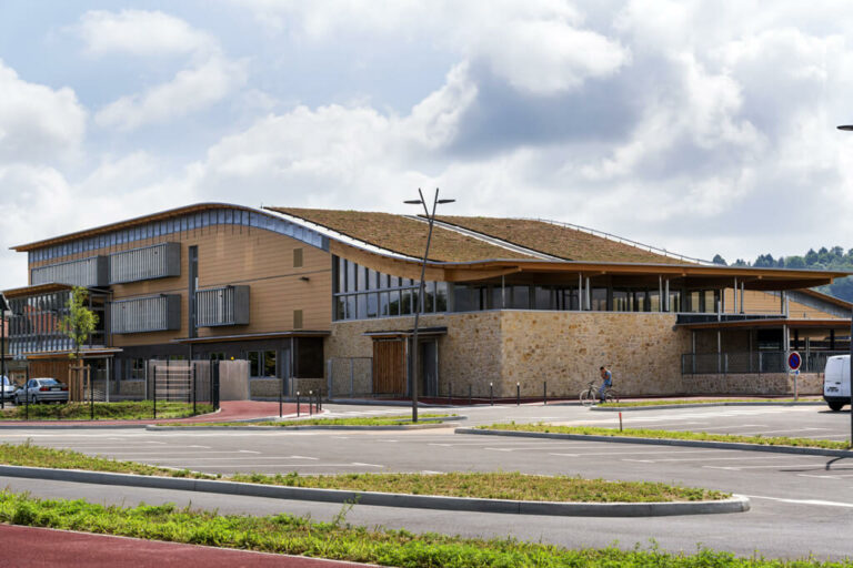 COLLEGE DE SAINT PIERRE DE CHANDIEU - © Philippe HERVOUET - architecte: ARCHIPENTE